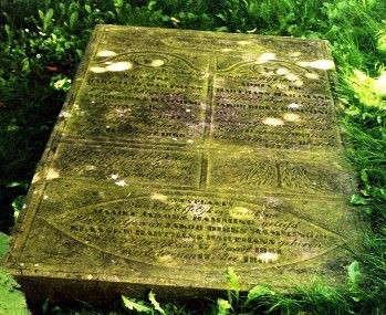 Visvliet 9abc Hartmans en Hamming - Graf 9c betreft het grafschrift op het onderste gedeelte van de steen.